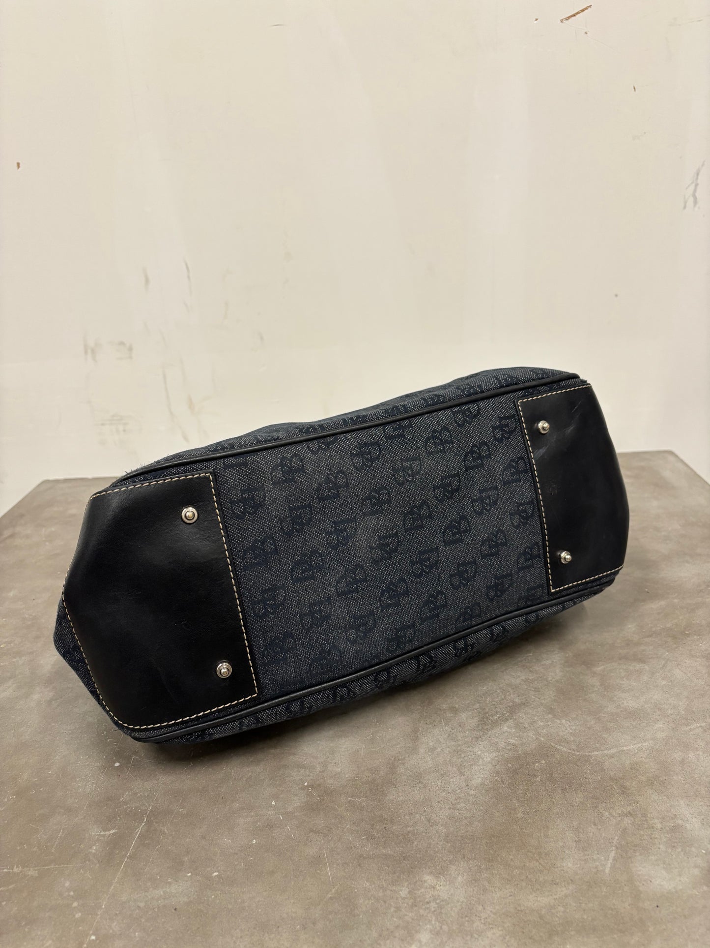 Dooney & Bourke Purse