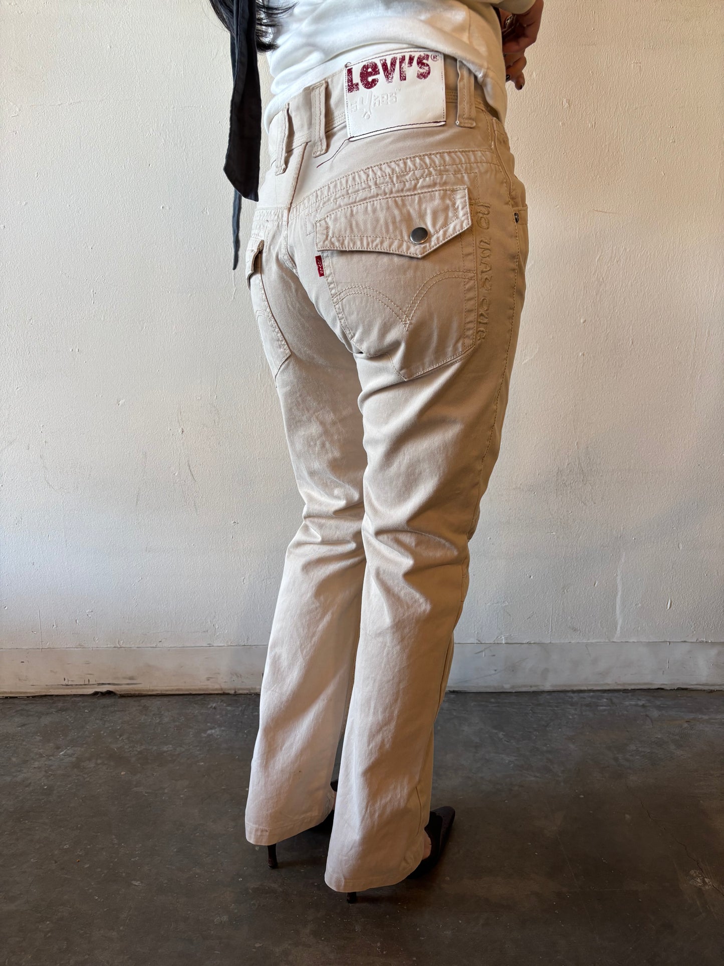 Vintage Beige Levi’s Jeans