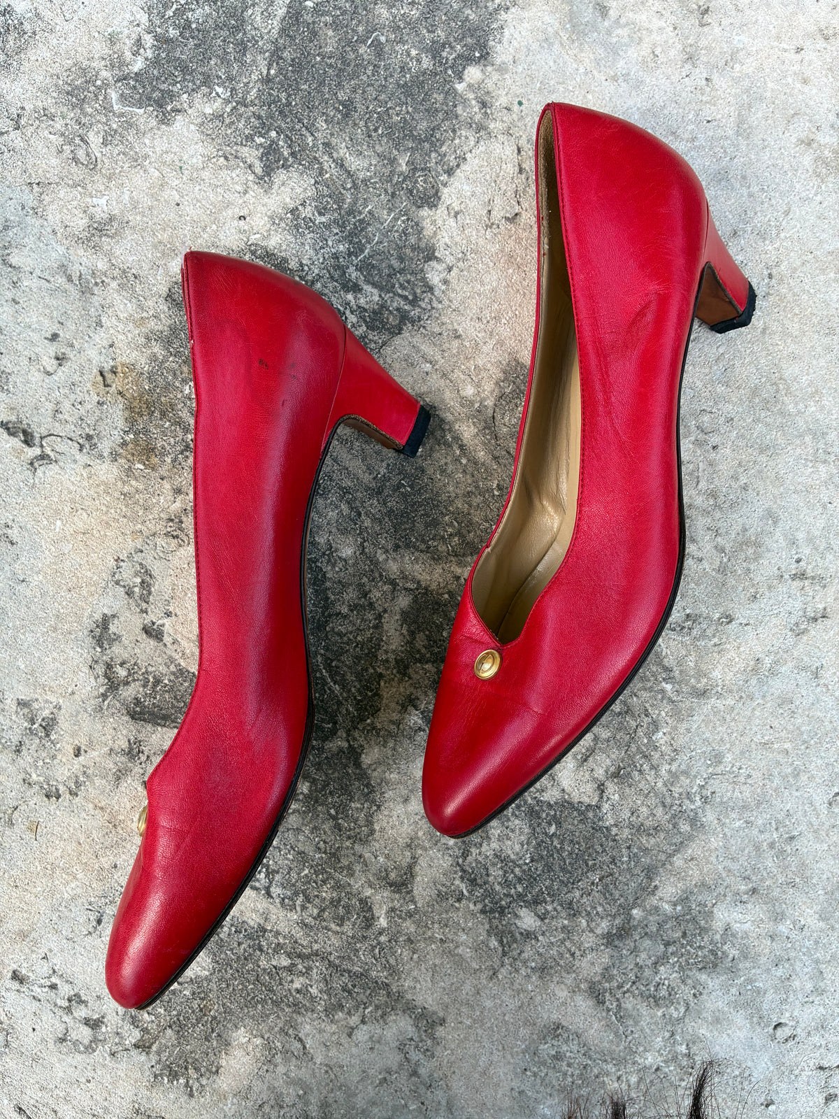 Vintage 80s Gucci Red Leather Kitten Heel Pumps W Gold Hardware
