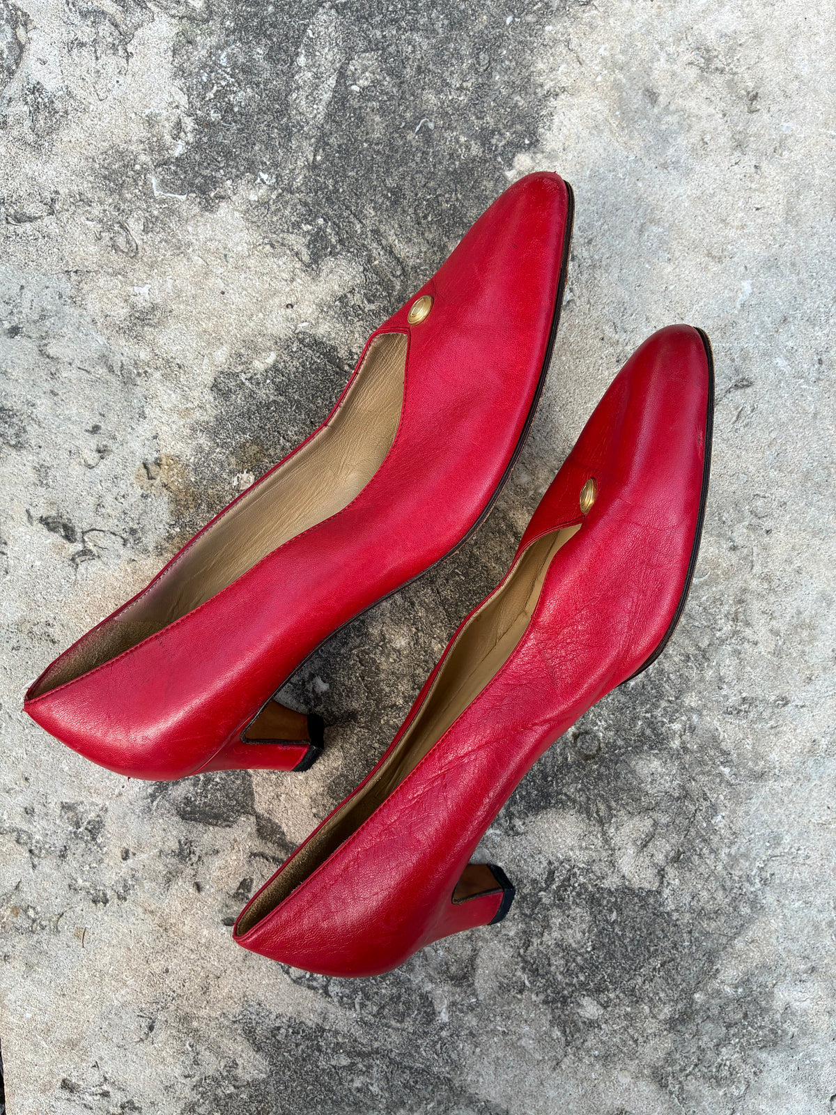 Vintage 80s Gucci Red Leather Kitten Heel Pumps W Gold Hardware